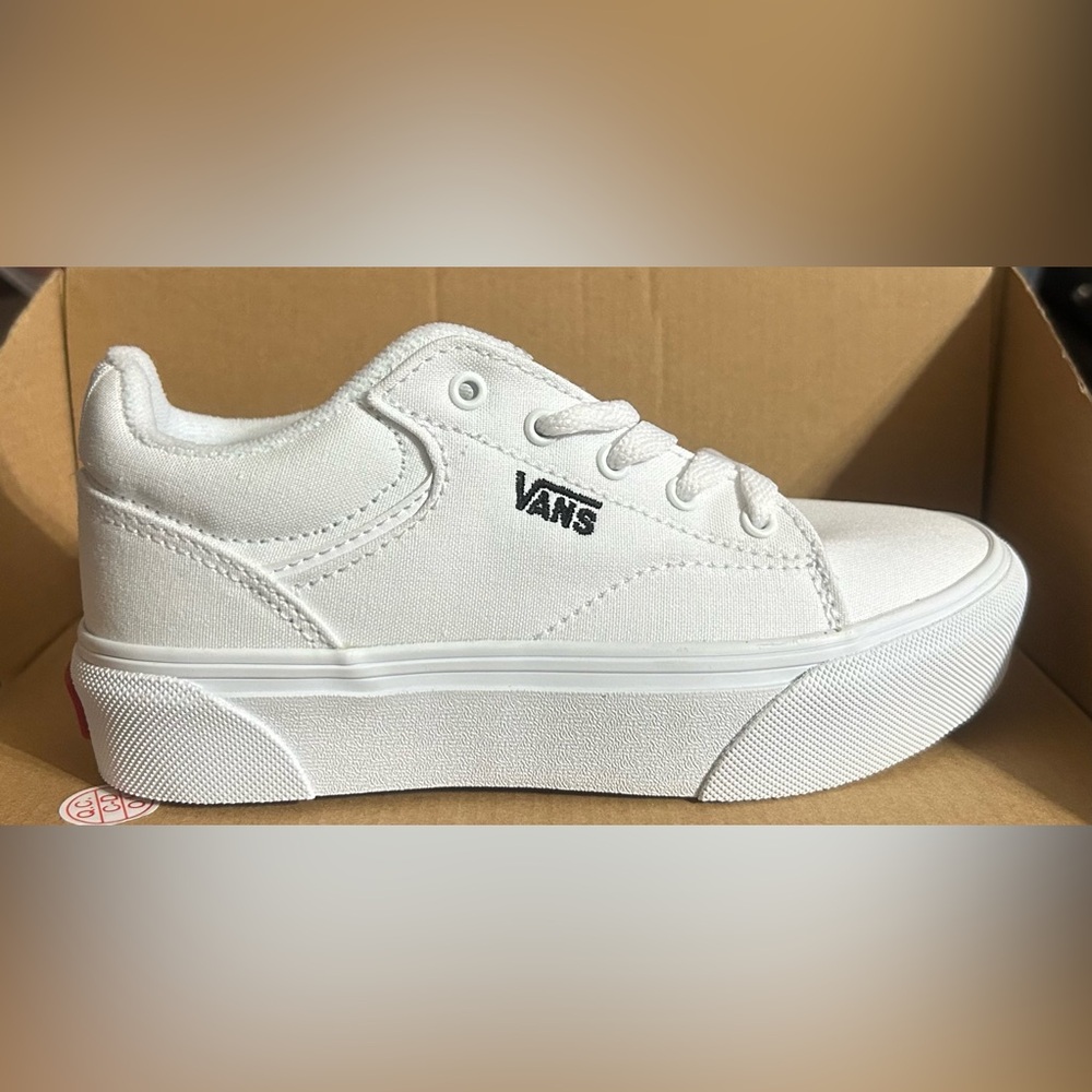 NWT VANS Kids White Sneakers Size Youth 1.0 (size chart photo) NEW!